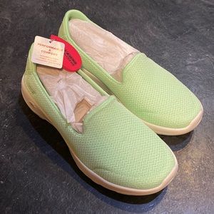 Skechers Goga Max Athletic Slip on size 7.5 new. No box